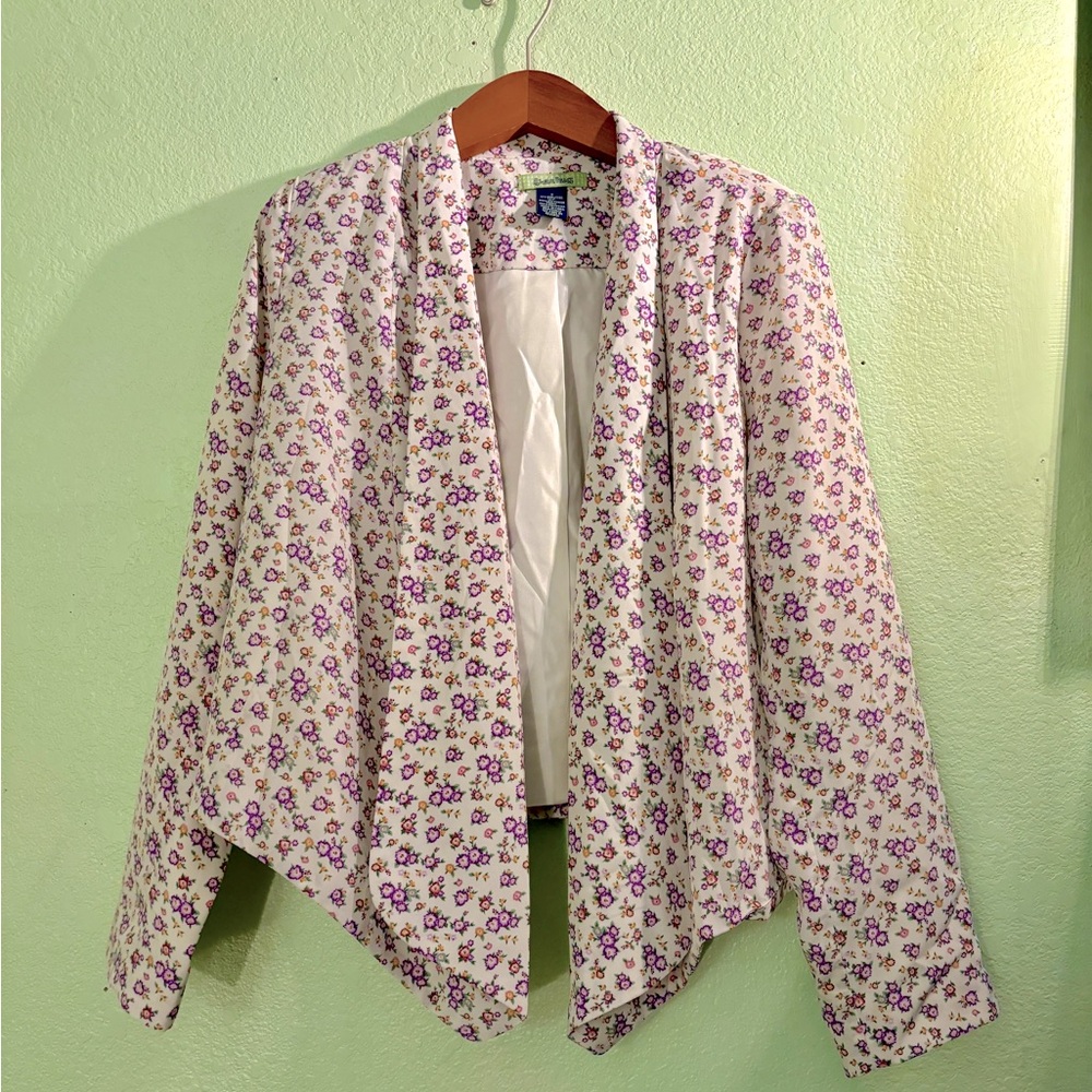 Cute floral blazer! Sz small, NWOT in perfect condition.